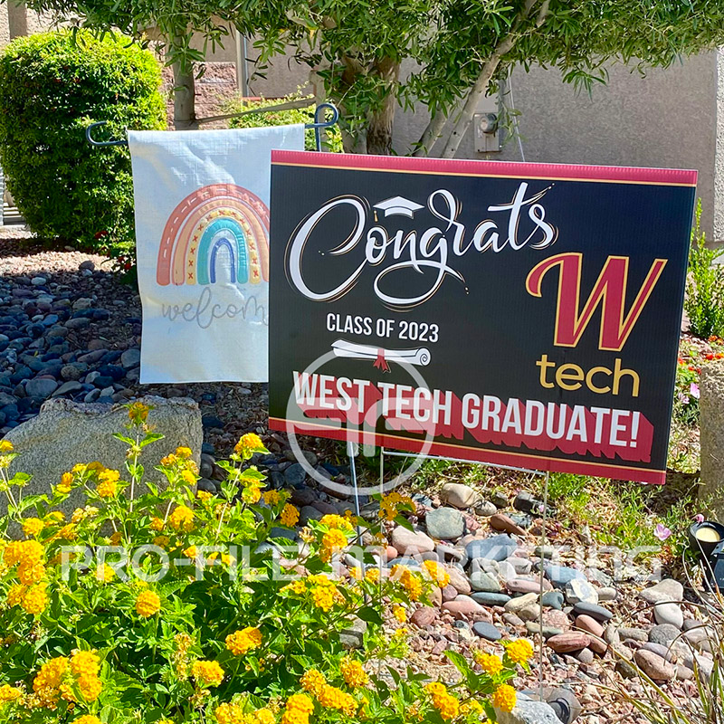 corrugated-sign-for-graduation.webp